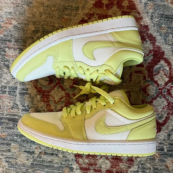 Nike Air Jordan 1 - Picture 6 of 10